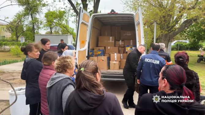 Буковинські поліцейські доставили гуманітарну допомогу на Херсонщину і Миколаївщину
