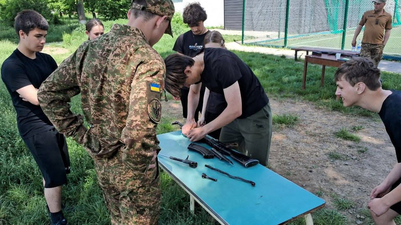 Біг, стрільба з лука і збірка автомата: у Калуші провели …