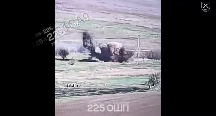 Бійці 225 ОШП показали роботу британської гаубиці M777 на Запорізькому …