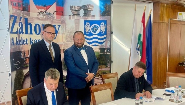 Білозерська громада Херсонщини підписала меморандум із муніципалітетом угорського Захоня