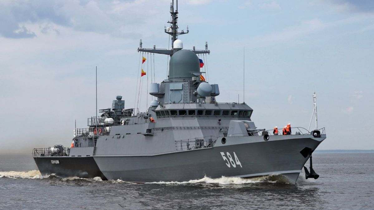 Більше не зможе запускати ракети: ЗСУ успішно атакували носій "Калібрів"