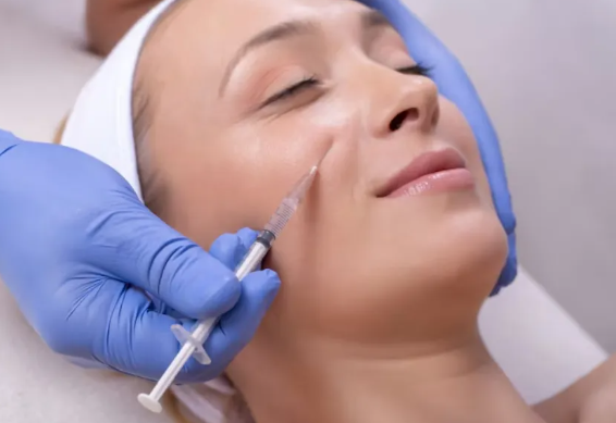 Біоревіталізація: як працює гіалуронова кислота в глибоких шарах шкіри