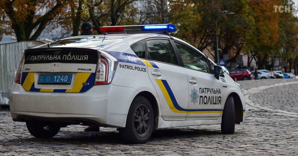 В Івано-Франківську хлопці виривали плакати з рук учасниць протесту: чим …