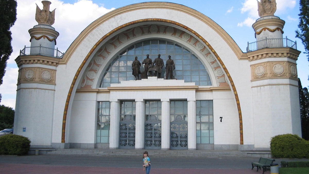 ВДНГ презентувала дослідницький проєкт "(НЕ)виставка" про радянську спадщину Експоцентру – …