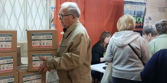 ВПО з Костянтинівки 65+ отримали у Києві гуманітарну допомогу (фото)
