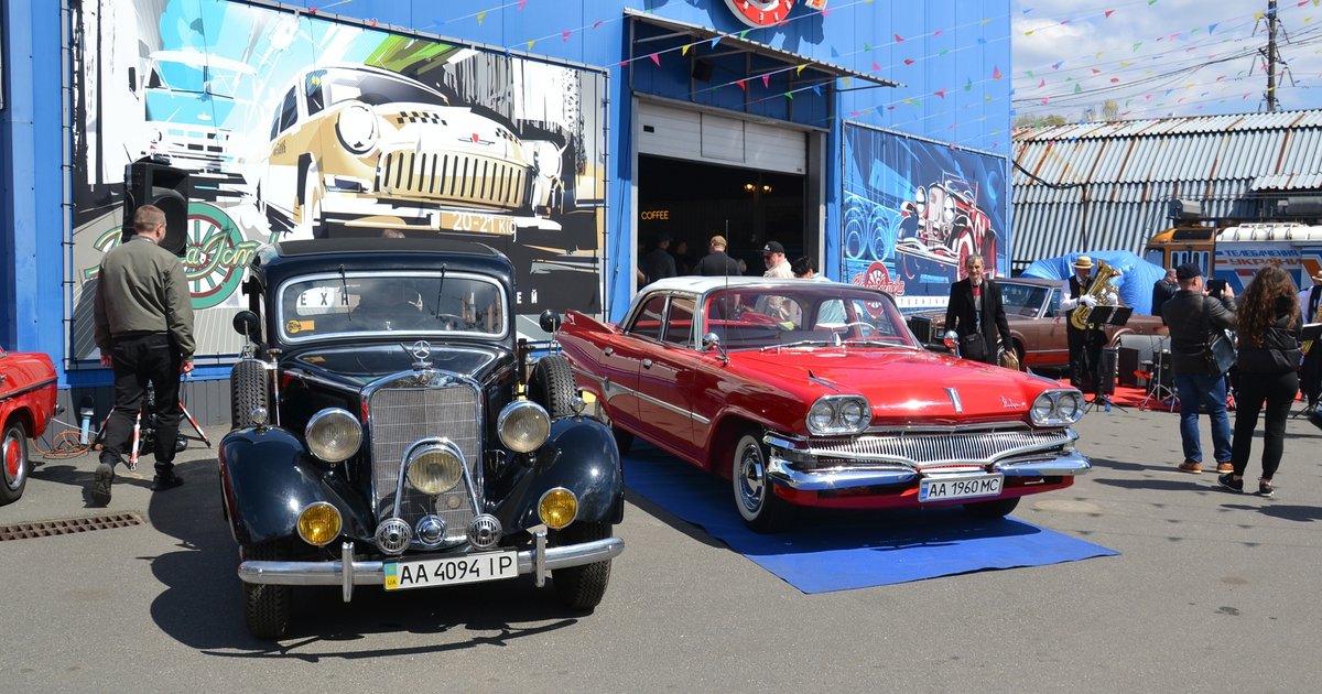 Великі "американці" та вінтажні Mercedes: які авто показали на фестивалі …