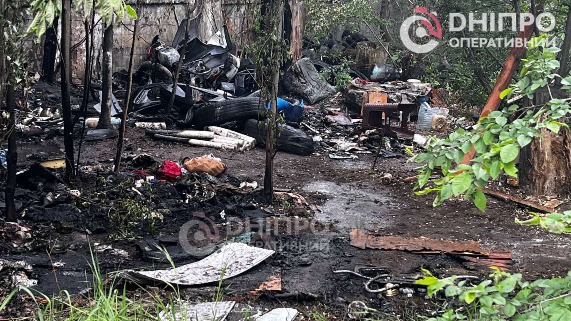 Величезний стовп чорного диму здійнявся над лівим берегом Дніпра: що …