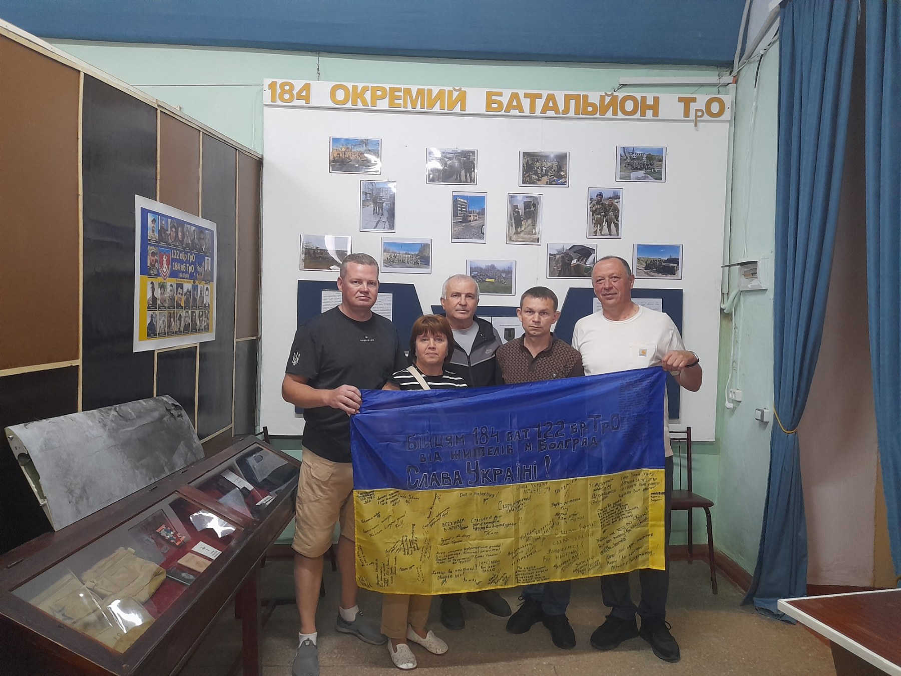 Ветерани Болградської тероборони передали місцевому музею бойовий прапор та уламки …