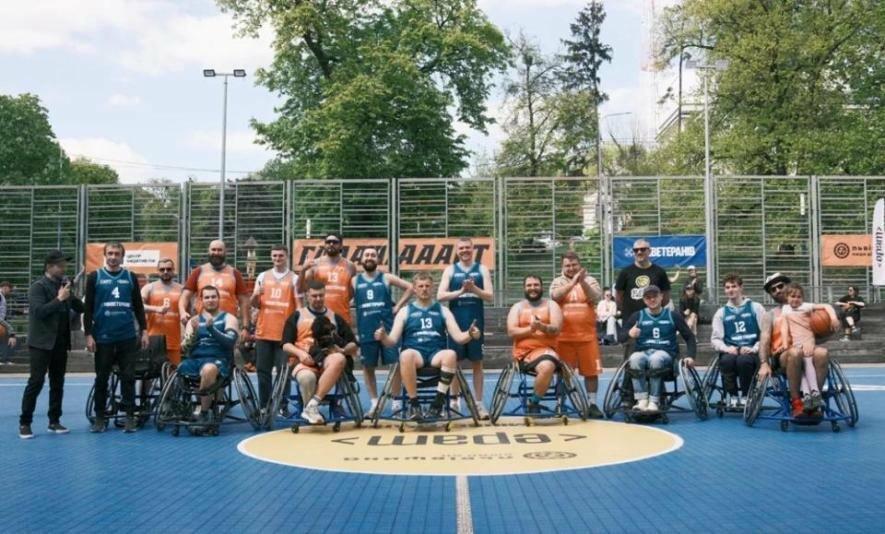 Ветерани війни зіграли баскетбол на колісних кріслах у Львові й …