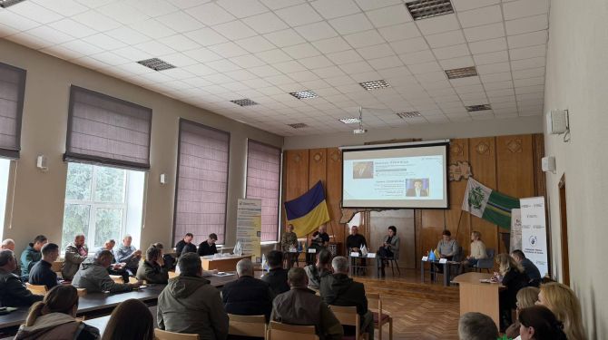 Ветеранська спільнота Вижницького району зустрілася з представниками всіх соціальних служб