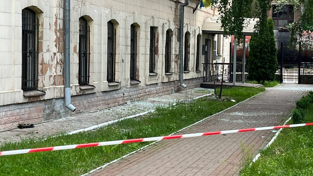 Пошкоджені лікарня, житловий будинок і адмінбудівлі: що відомо про наслідки …