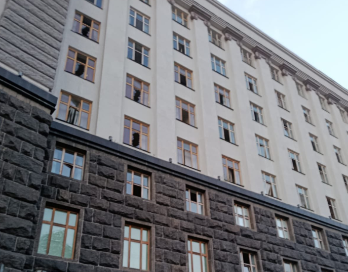 Нічний приліт у столиці: Свириденко показала руйнування будівлі уряду (фото)