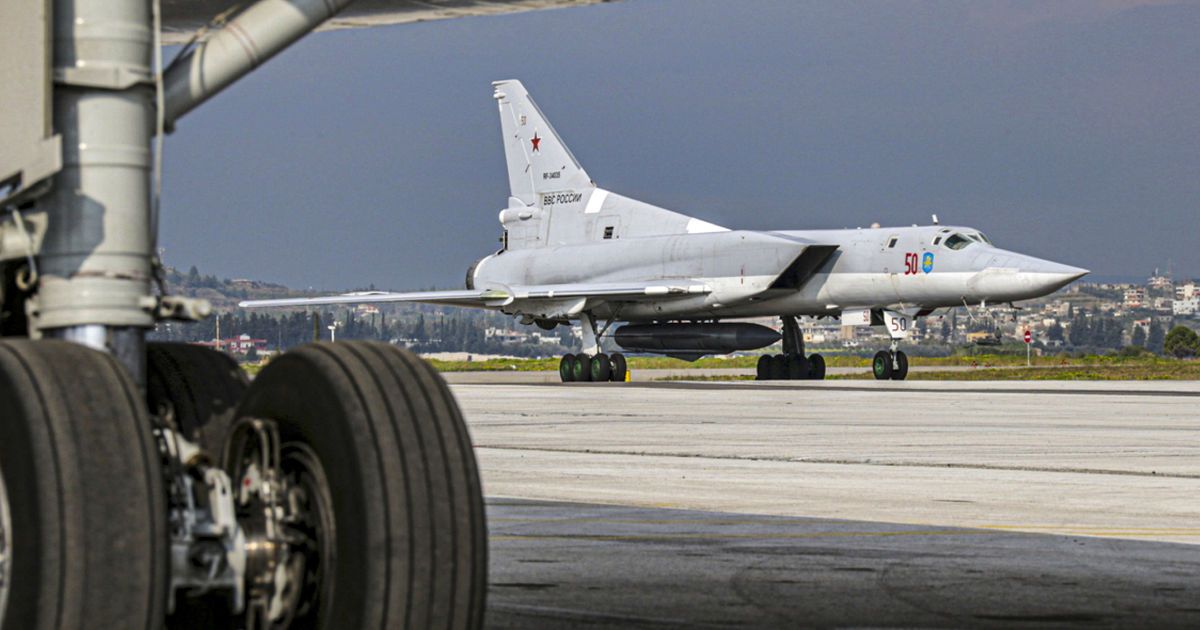 Вибухи на аеродромах в Криму — майже щоночі: чому росіяни …