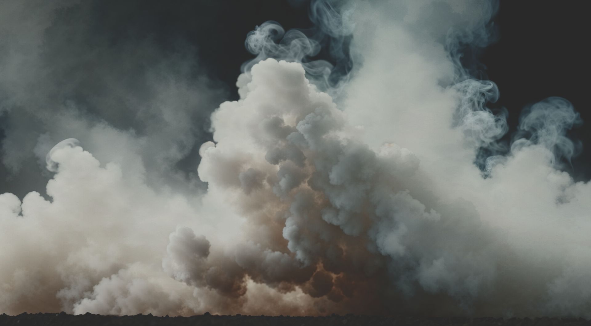 У Дніпрі лунають вибухи: що відбувається