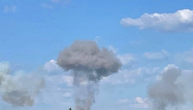Вибухи у Миколаєві: над містом безпілотники, працює ППО