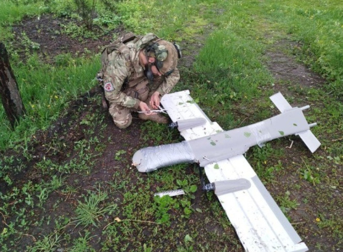 Вибухотехніки поліції знешкодили ворожий ударний безпілотник на Сумщині