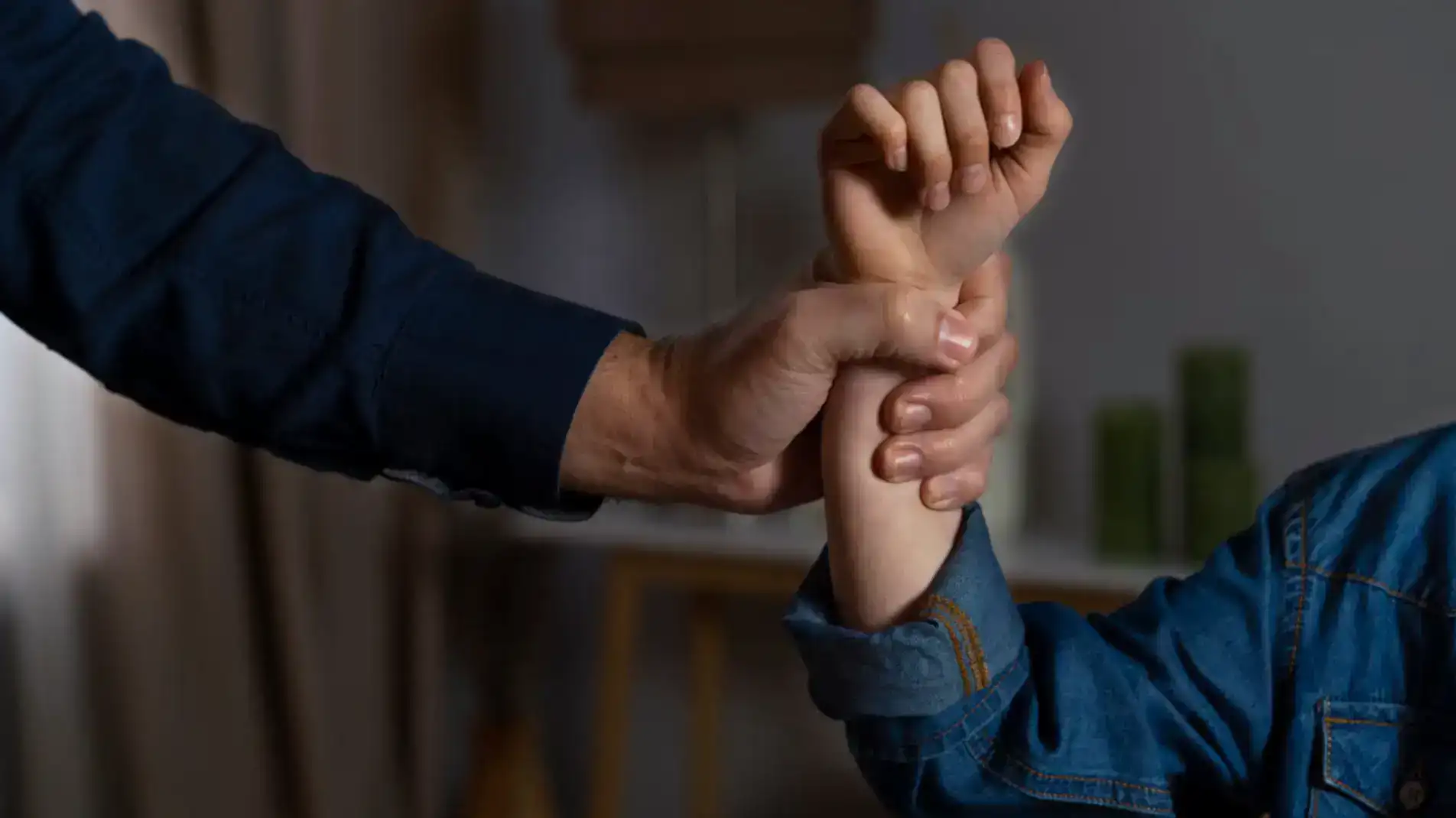 Вигнав босим на мороз: на Рівненщині засудили батька за насильство …