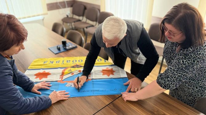 Вижниця підписала меморандум про співпрацю з громадою з Херсонщини в …