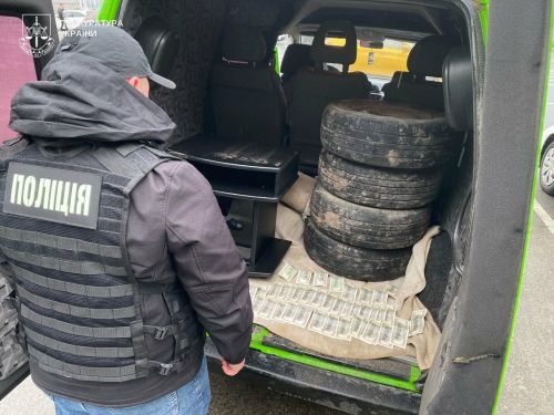 Викинути старий телефон і чекати «волонтерку»: на Тернопільщині викрили схему …