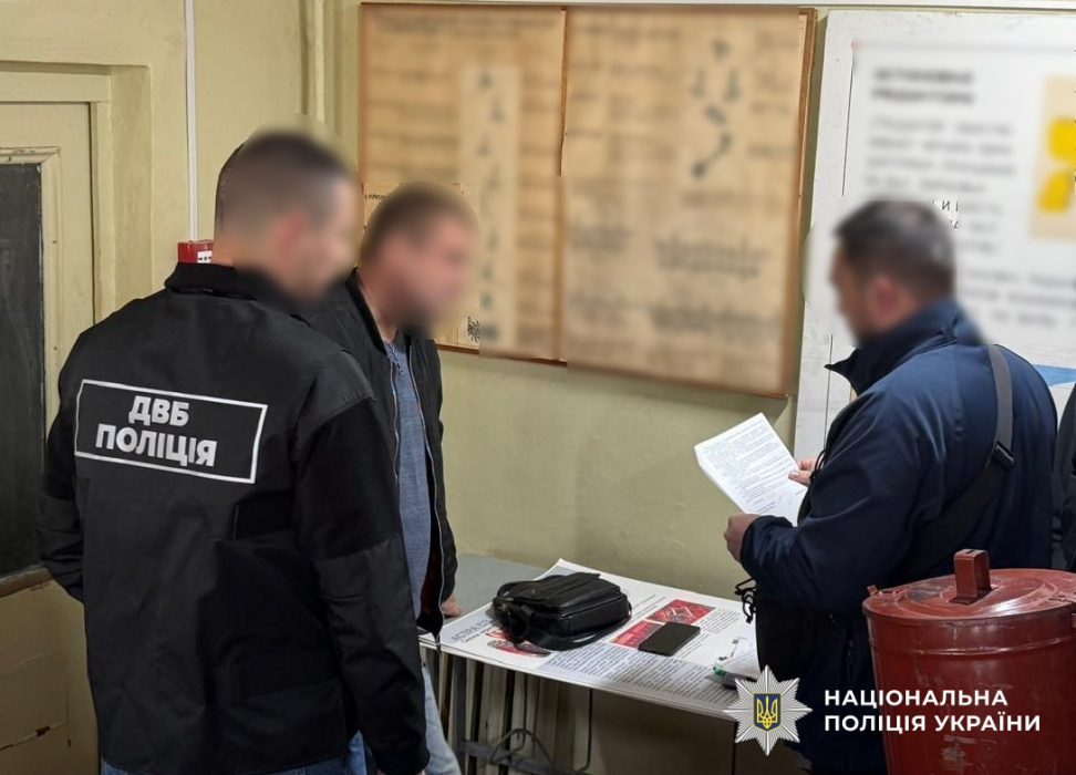 Викладача з Кіровоградщини викрили на хабарі