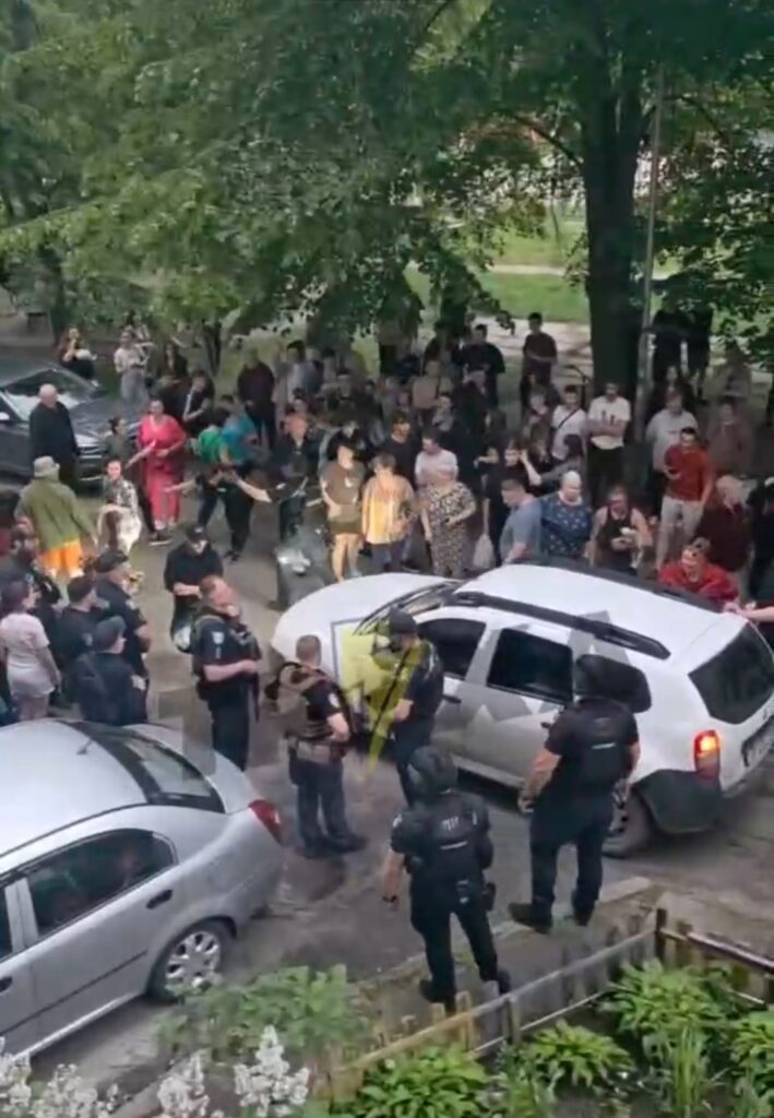 Викликали щодо незаконного позбавлення волі: у черкаській патрульній розповіли подробиці …