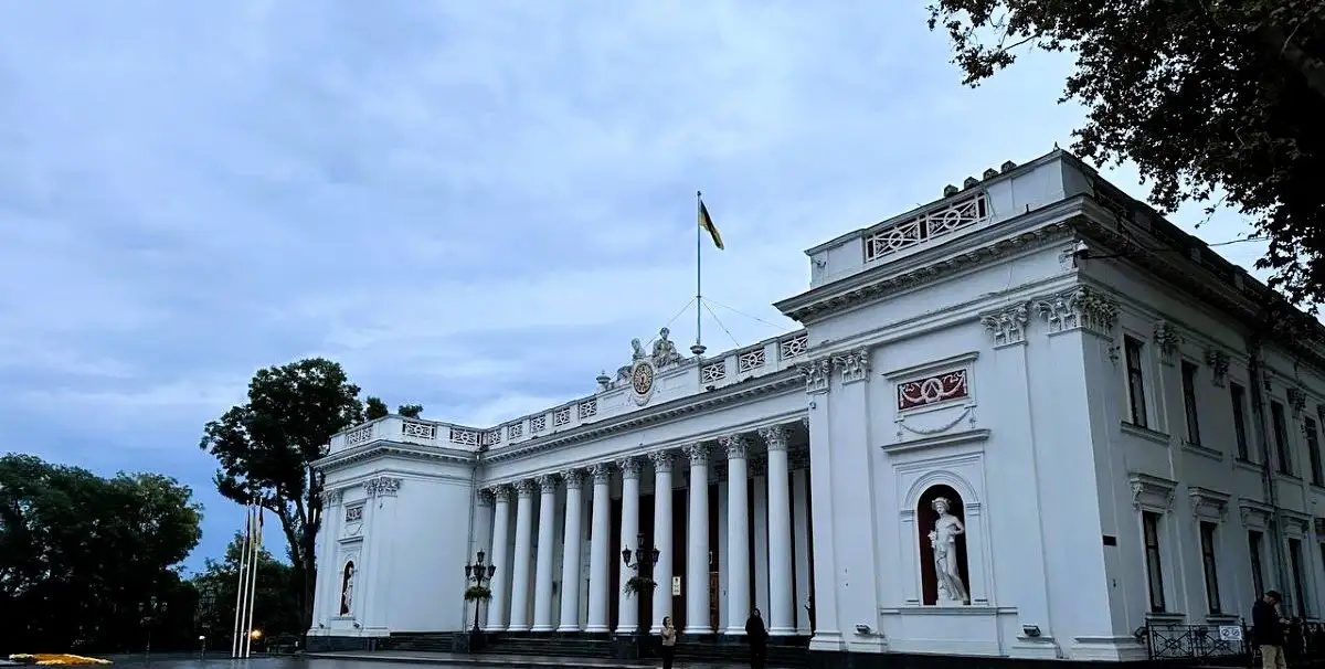Виконавчий комітет Одеси обговорив питання військових могил, паркувальних місць і …