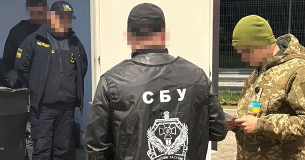 Викритого на відкатах за перевезення валюти львівського митника звільнили з …