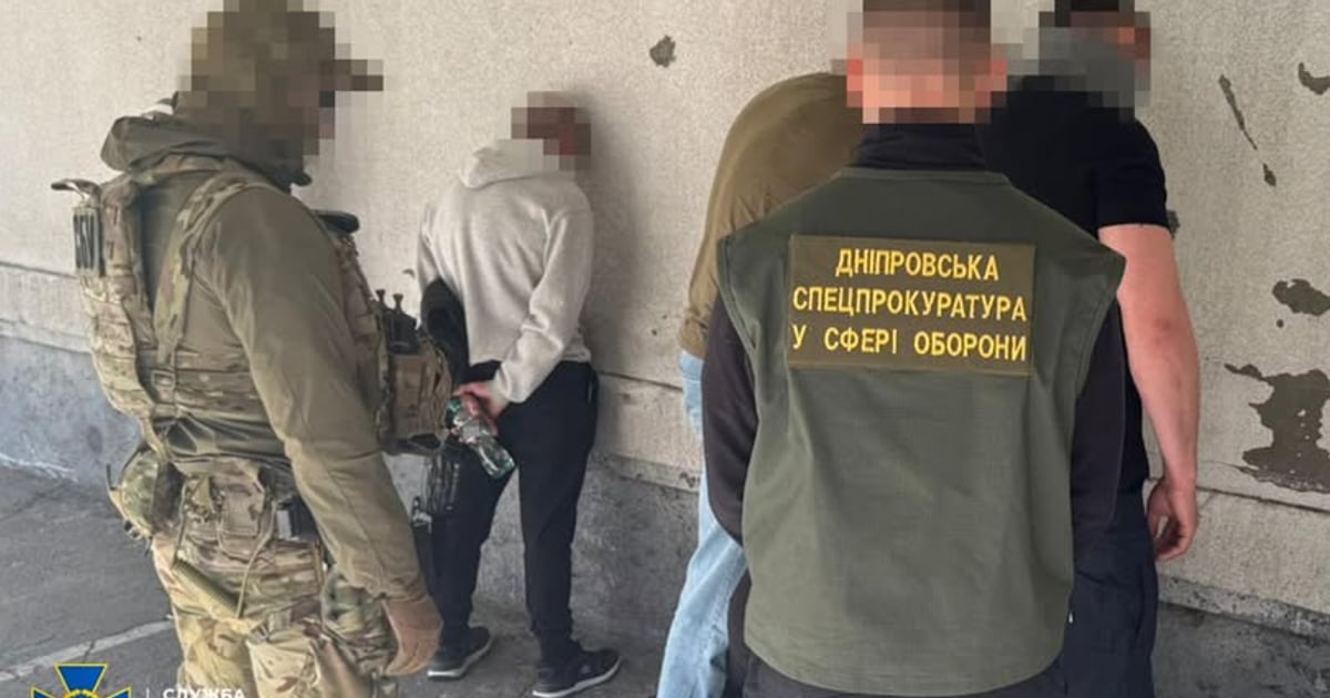 Вимагав у ветерана 1500 доларів за виключення з обліку. У …