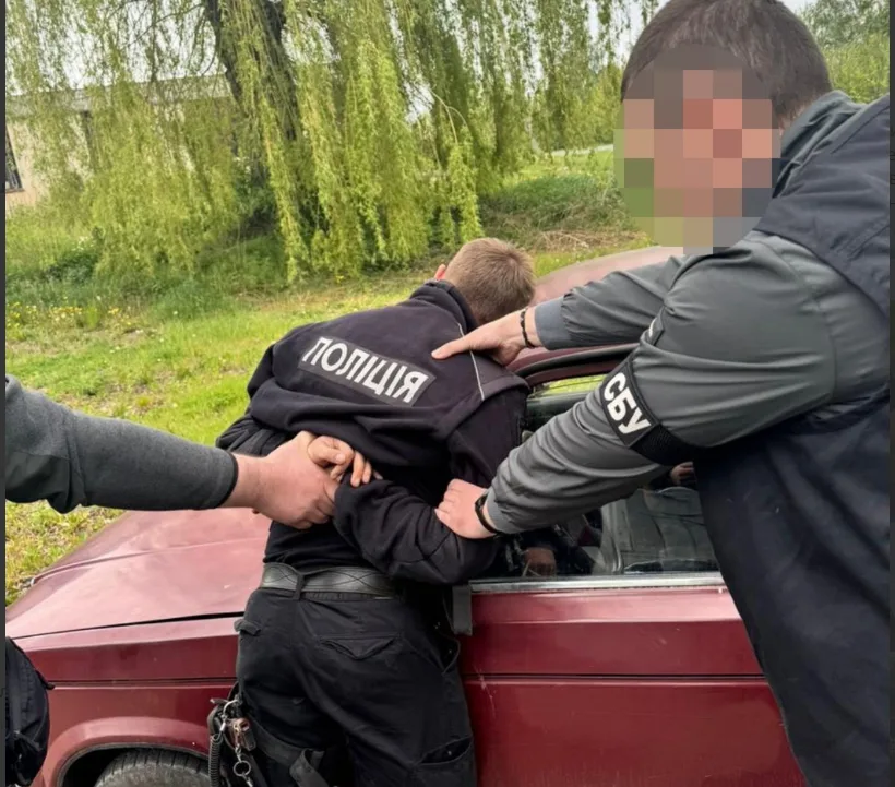 Вимагав $1200 у рятувальника: на Тернопільщині затримали оперативника поліції