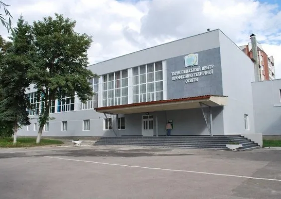 Виписувала премії дружині директора: у Тернополі засудили посадовицю навчального закладу