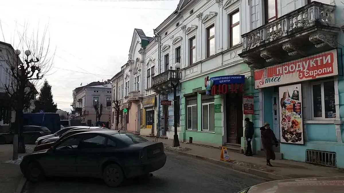 Вирішальна гривня: коломийські забудовники запропонували мільйони за приміщення Ощадкаси в …