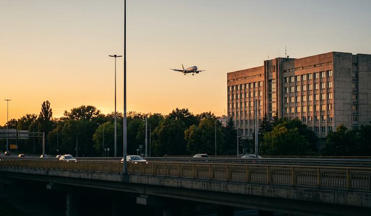 Висотне будівництво поблизу аеродромів: КМУ адаптував правила до воєнного часу