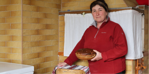 Вистояний у дубовій діжці: на Волині зберегли давню традицію випікання …