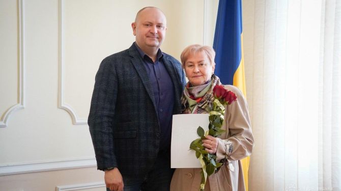Вихователька чернівецького садочка "Дивограй" отримала Почесну грамоту обласної ради за …
