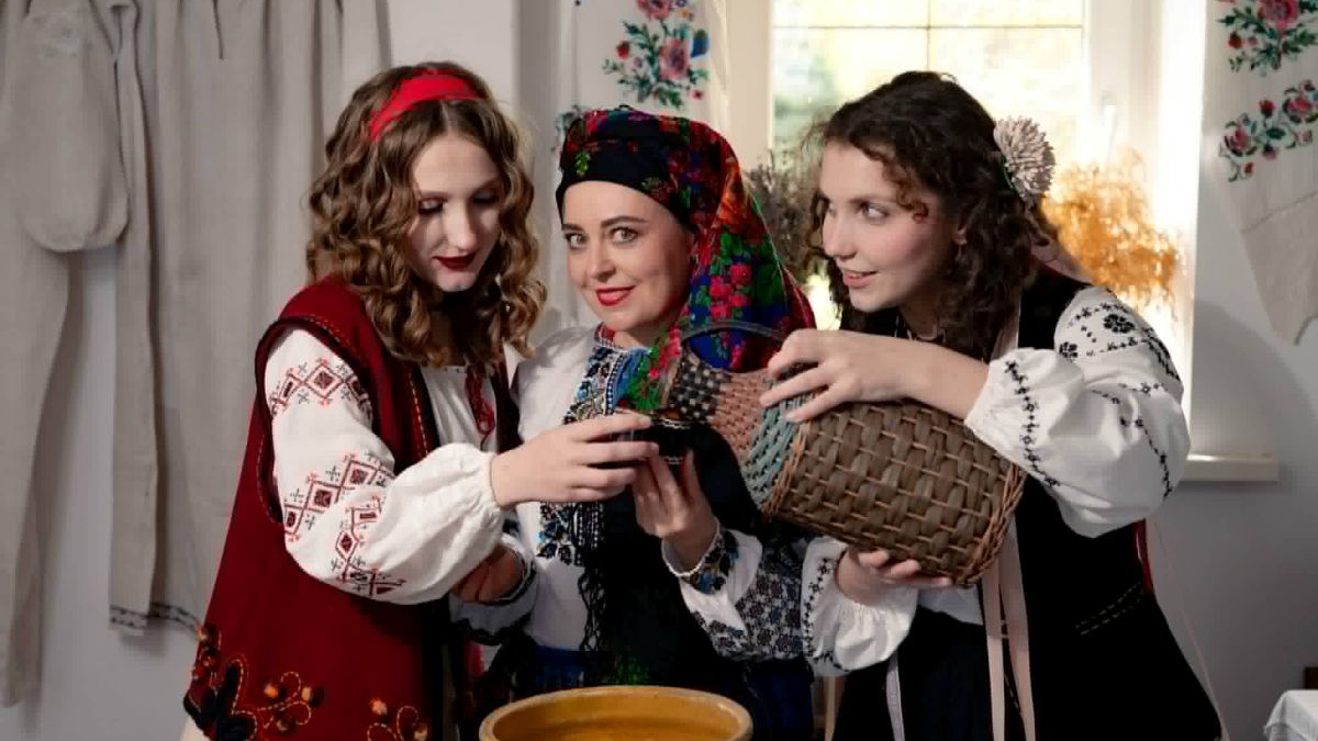 Вишиванки, сонце і творчість: у Карнаухівці створили атмосферний фотопроєкт