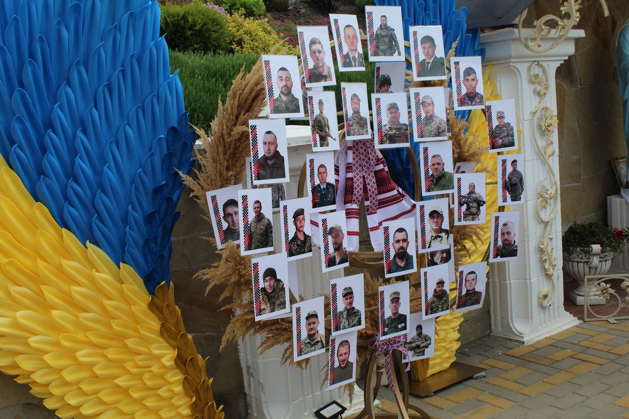 Вишиванки, які більше ніхто не одягне: у Великогаївській громаді пройшла …
