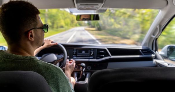 Виїзд за кордон на чужому авто: що потрібно знати
