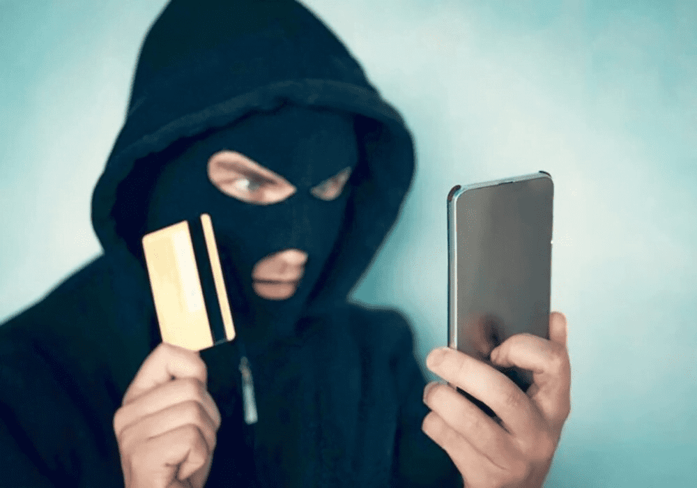 «Ви фінансуєте агресора»: шахраї тероризують киян фейковими дзвінками від СБУ