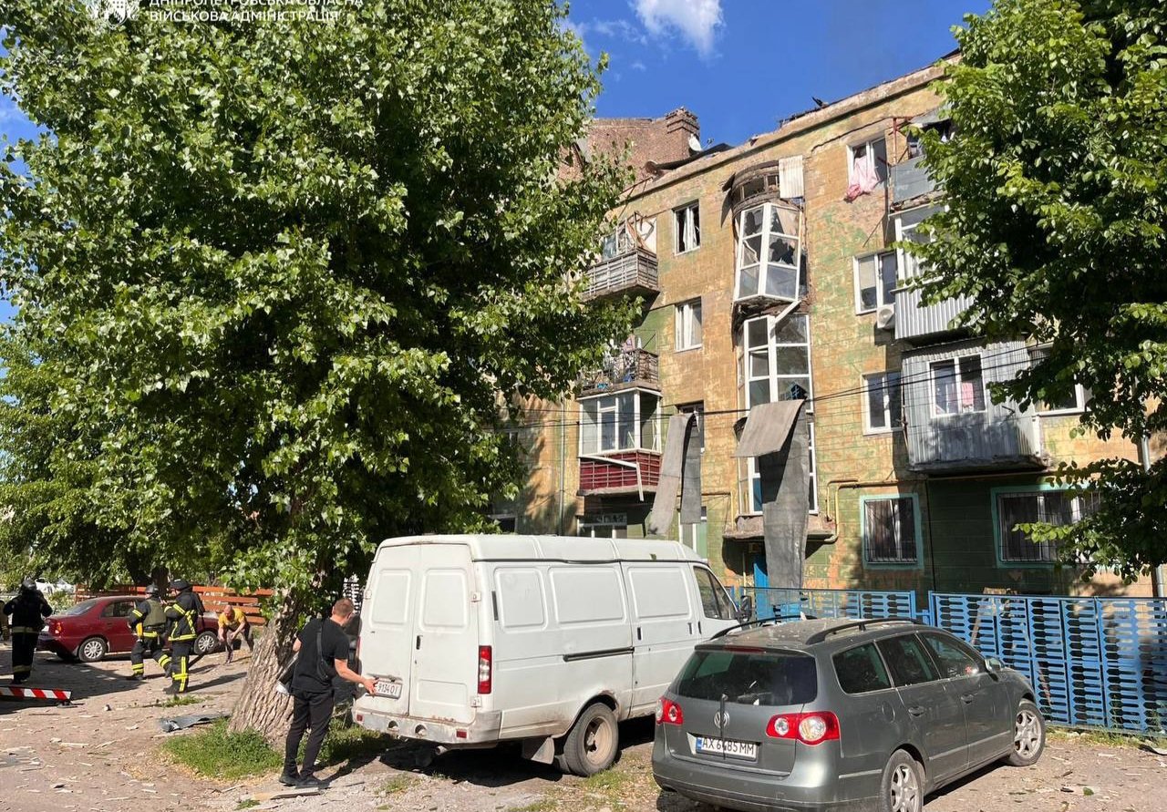Внаслідок атаки на Дніпро поранені п’ятеро містян