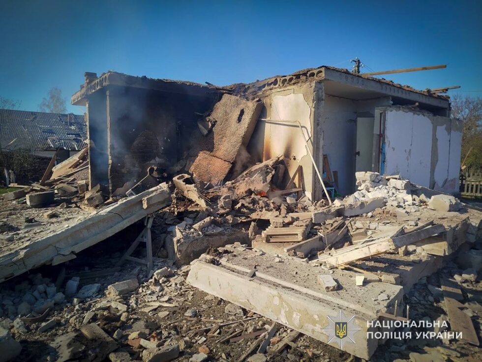 Внаслідок ворожих ударів на Сумщині одна людина загинула, двоє отримали …