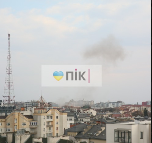 Двоє людей загинули внаслідок удару РФ по центру Івано-Франківська
