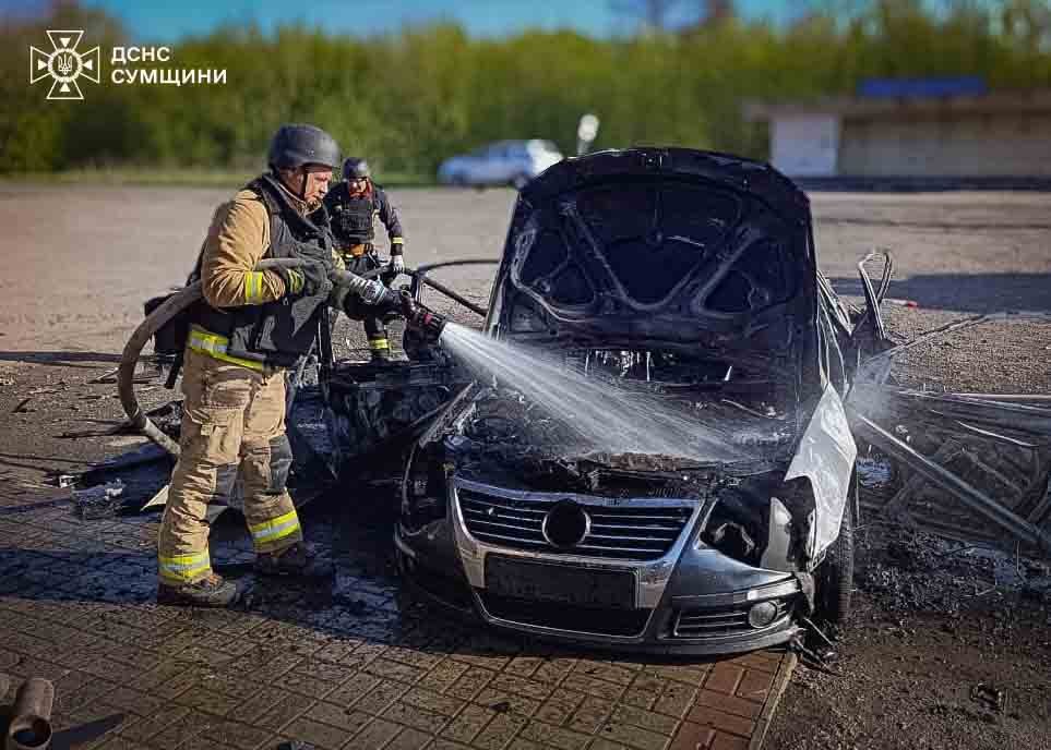 Внаслідок ранкового влучання на Сумщині згорів автомобіль