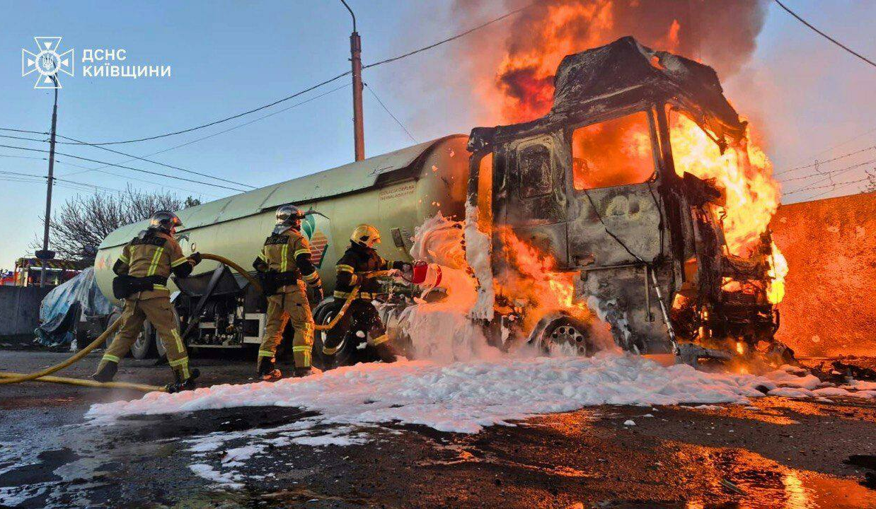 Вночі Київську область атакували ударними дронами: що відомо про наслідки