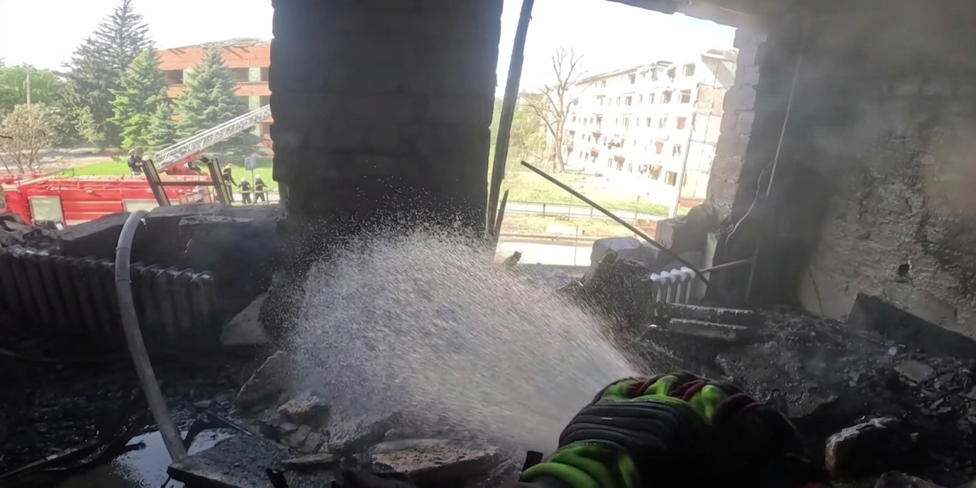 Вогнеборці показали, як гасили пожежі на місці прильотів у Краматорську …