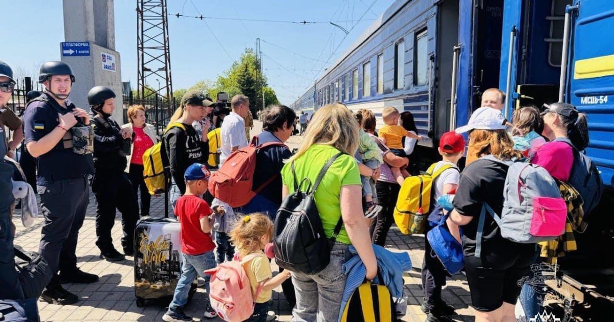 В одній із областей України розширили обов’язкову евакуацію: що треба …