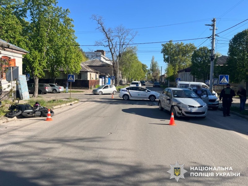 Водійка мотоцикла отримала травми у ДТП в Кропивницькому