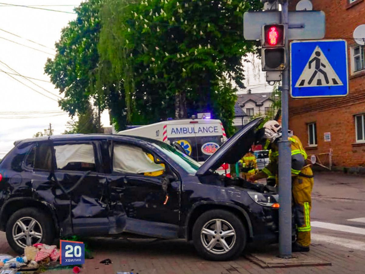 Водійку деблокували після ДТП на Хмельницькому шосе