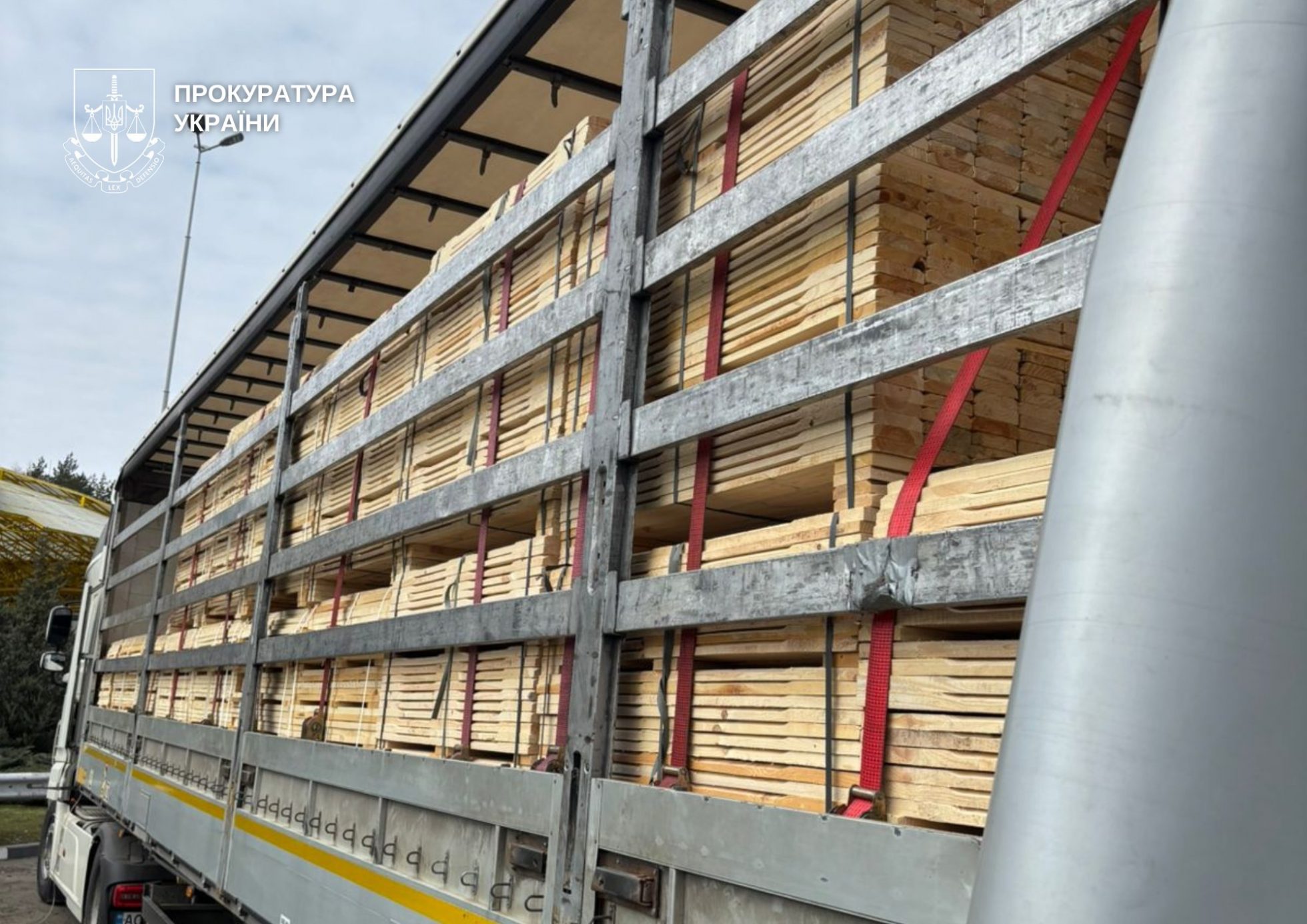 Волинського підприємця судитимуть за контрабанду лісоматеріалів до Польщі