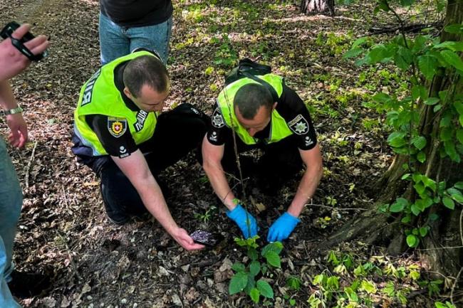 Волиняни розклали в лісі на Рівненщині 100 "закладок" із наркотиками