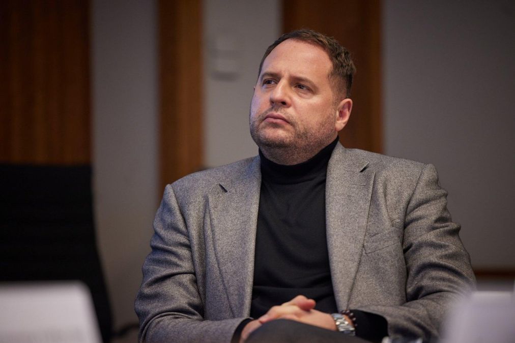 Вони працюють, війна продовжується, – Єрмак пояснив відсутність представників ОП …